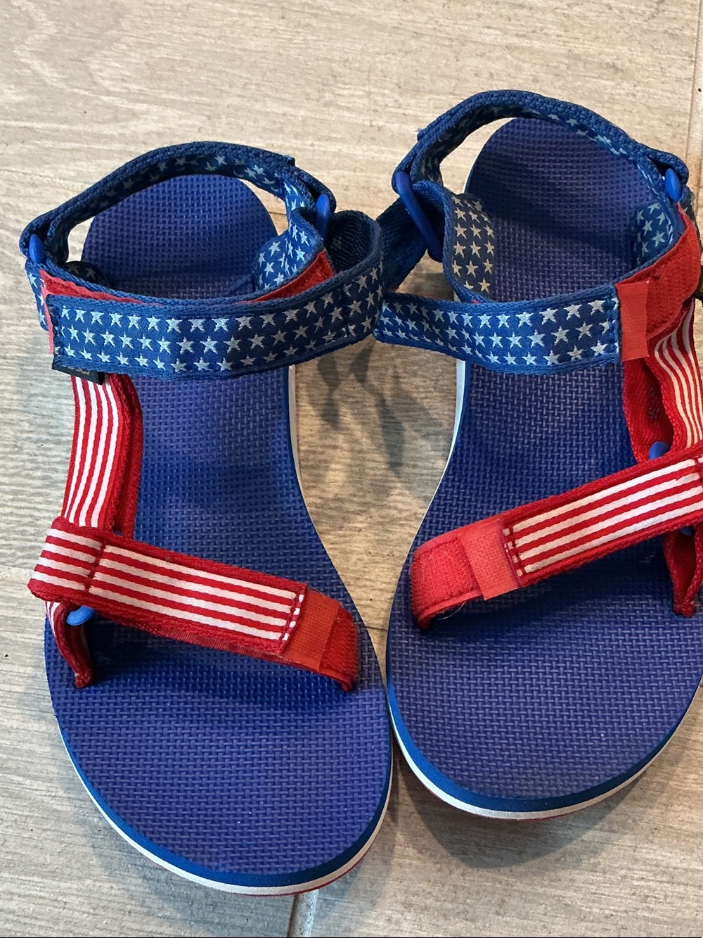 Teva Original Universal Blue and Red Star Strap Sandals Women’s Sz. 8 1016948